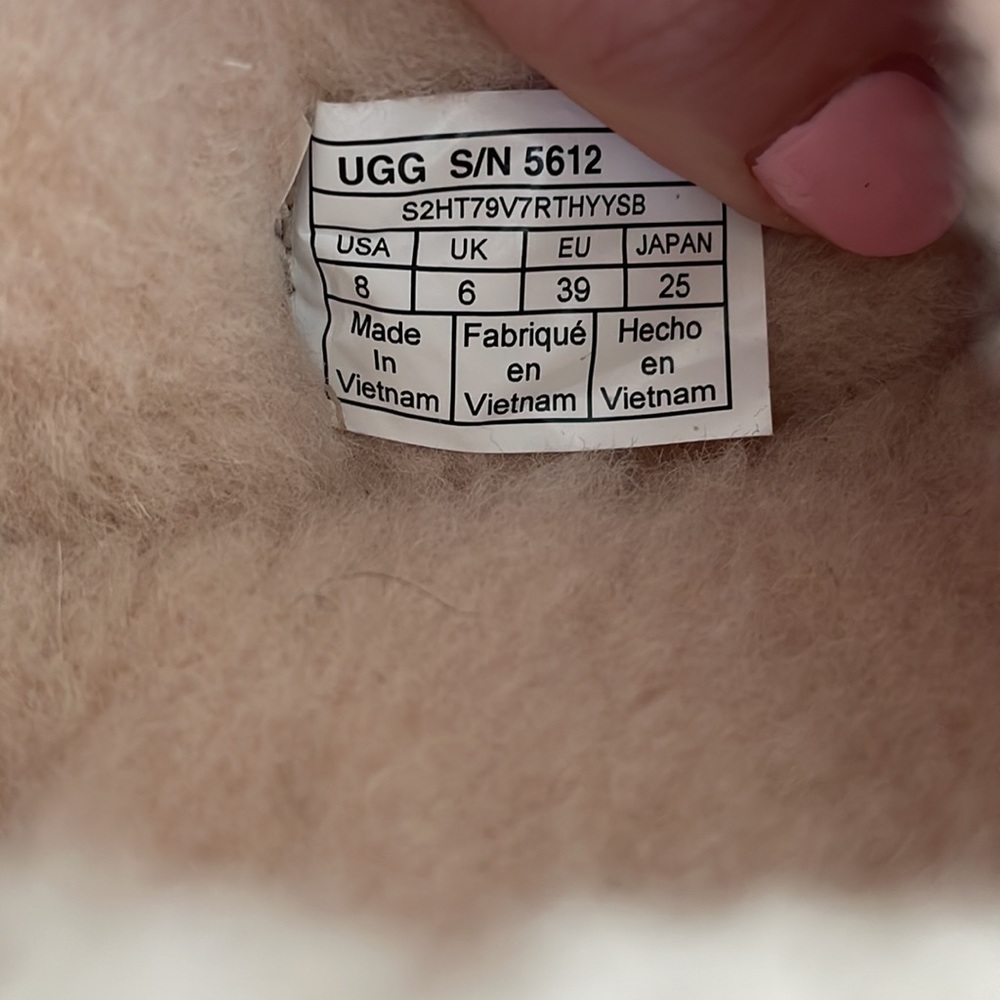 Ugg moccasin Slippers - Picture 5 of 5